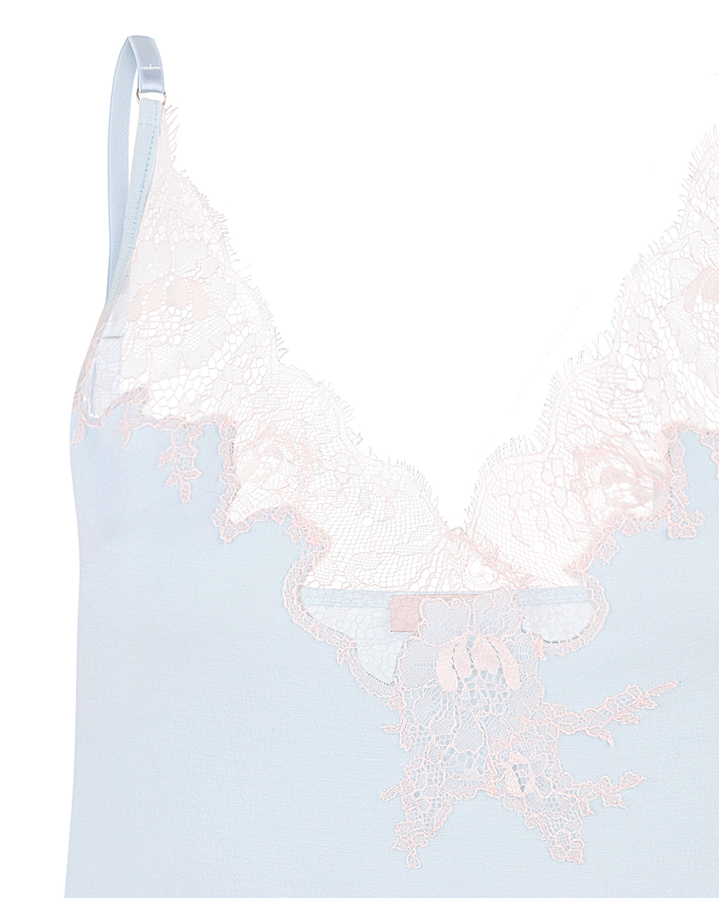 Effetto bamboo chemise spaghetti strap 03162 – women's sleepwear, icy blue
Light blue lace camisole on a white background