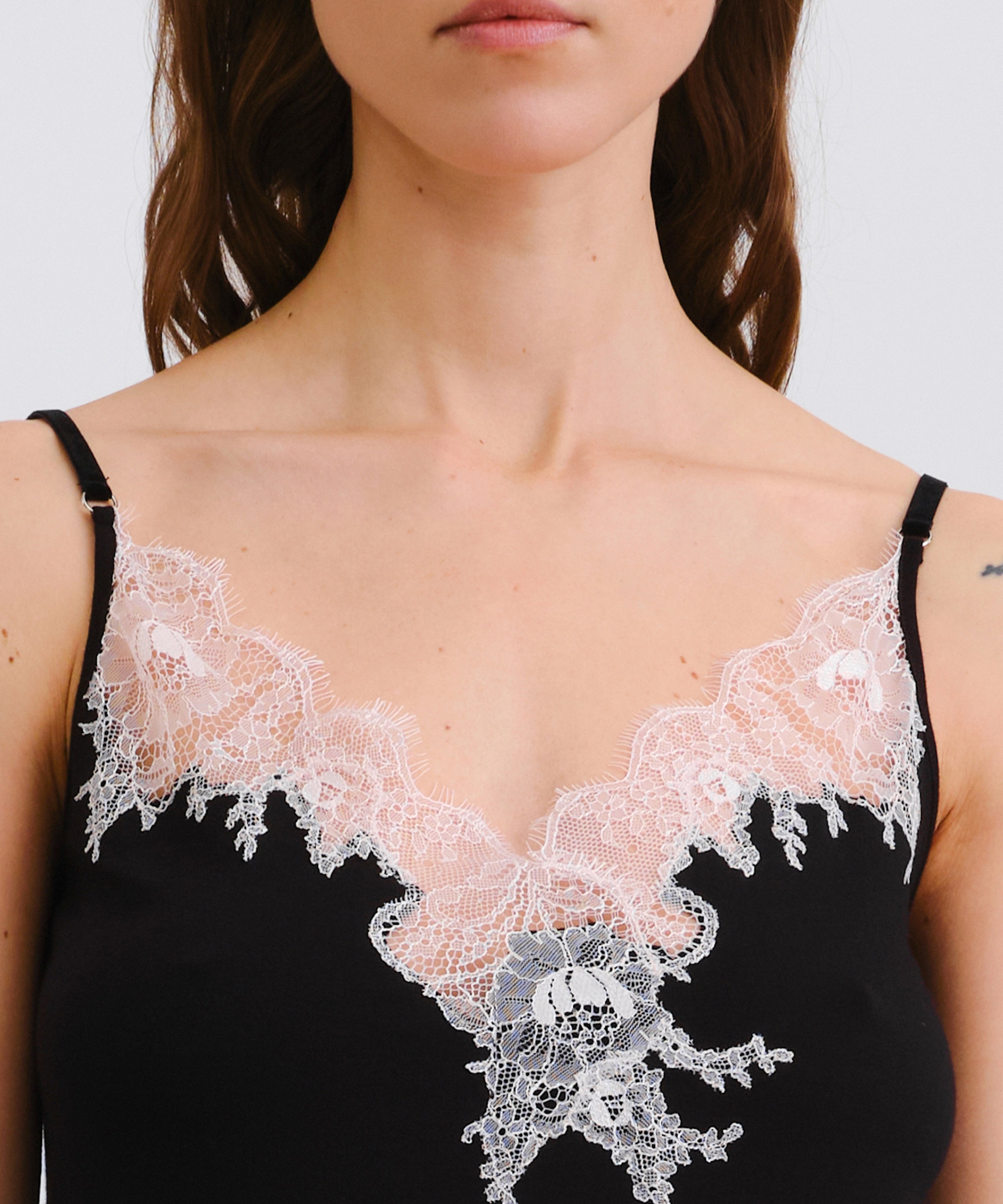 Effetto bamboo camisole pajama set 03163 – women's sleepwear, black
Black lace top with floral details on a plain background