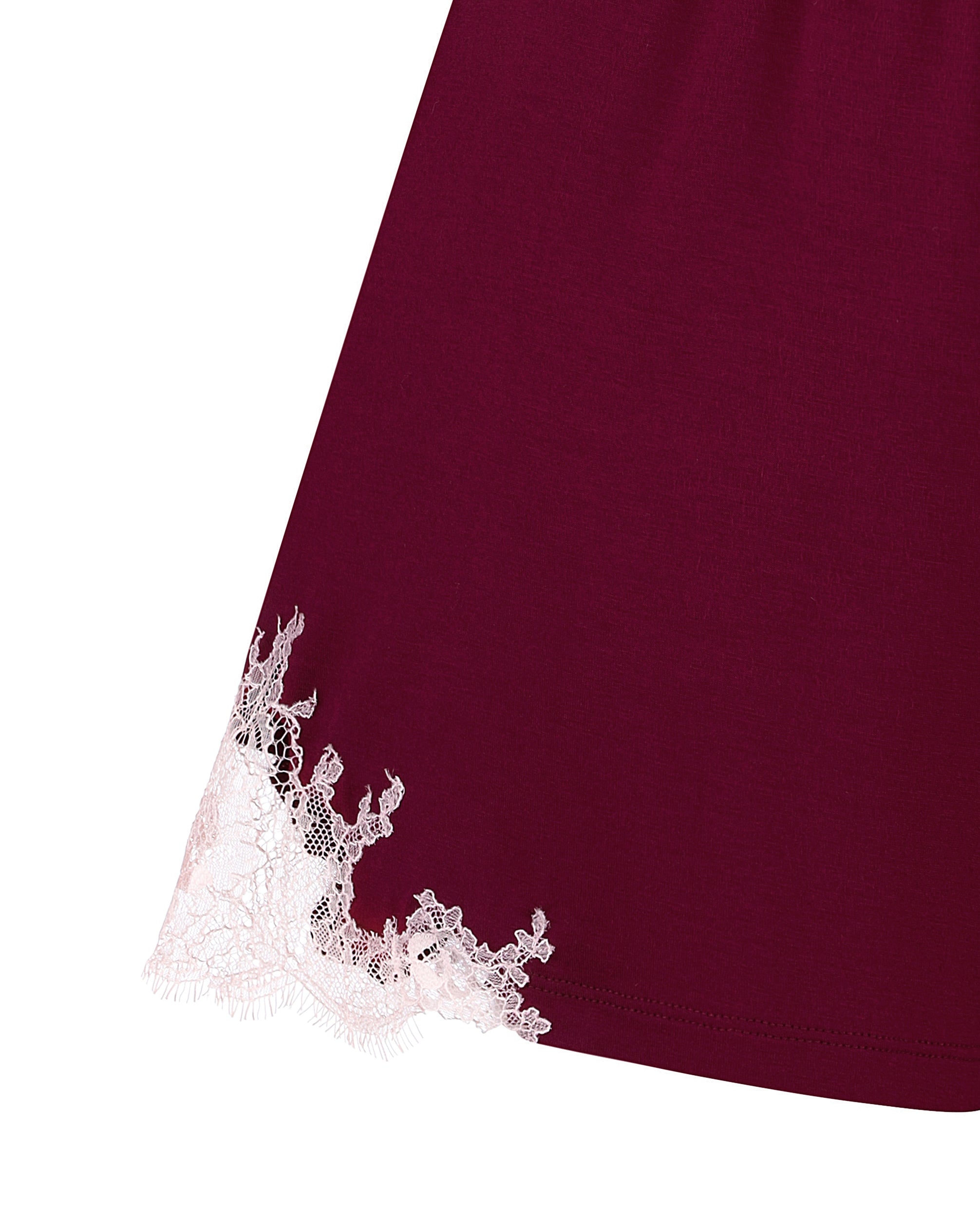 Effetto bamboo cami shorts set 03163 – women's sleepwear, cherry lacquer
Close-up of a burgundy garment with lace trim on a white background