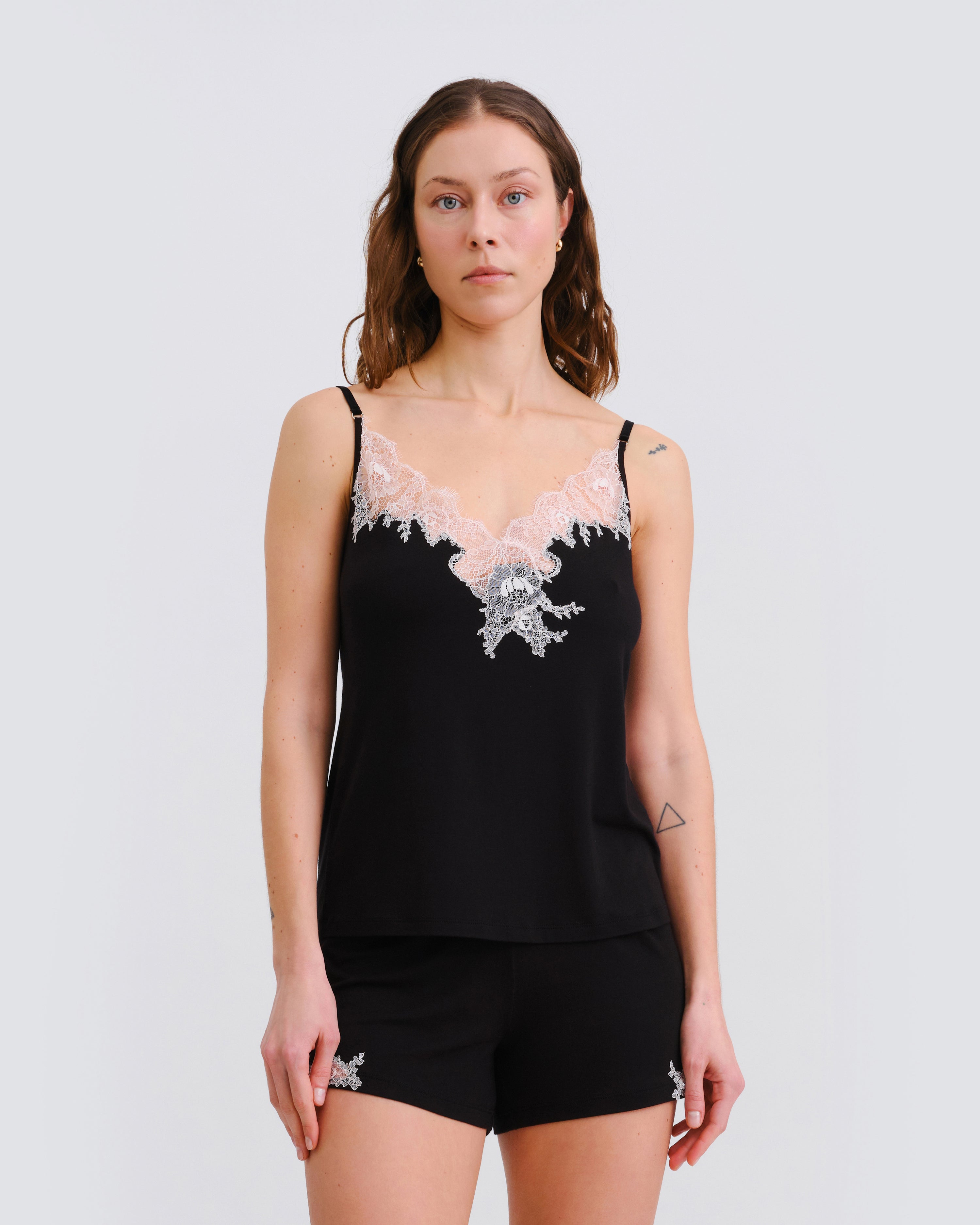 Effetto bamboo cami shorts set 03163 – women's sleepwear, black
Woman wearing a black lace-trimmed top and shorts on a white background