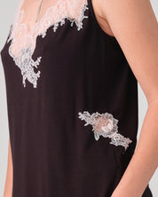 Effetto bamboo cami shorts set 03163 – women's sleepwear, black
Black sleeveless top with lace detailing on a plain background